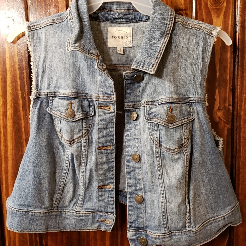 Torrid distressed denim vest size 1